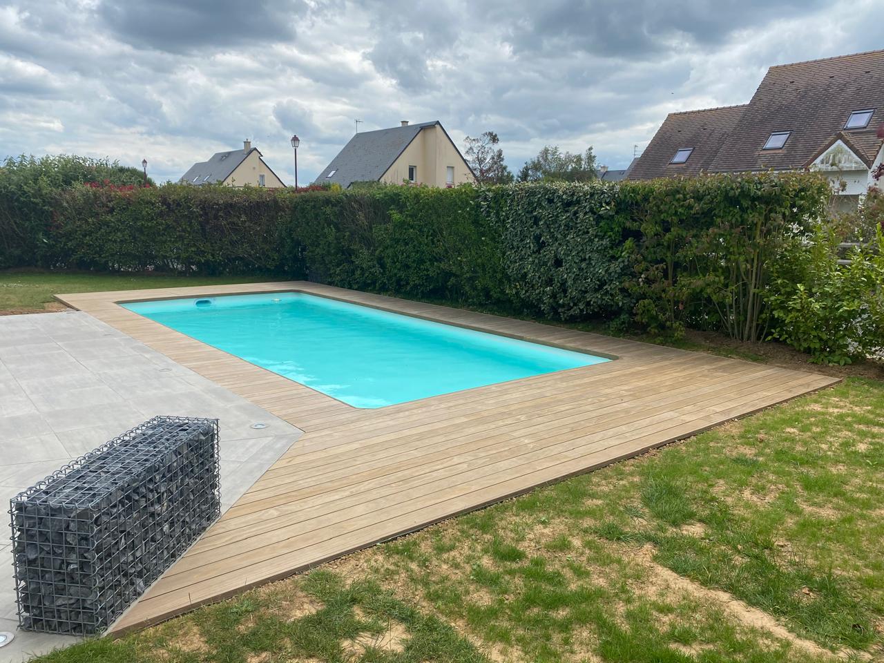 Pool & Play