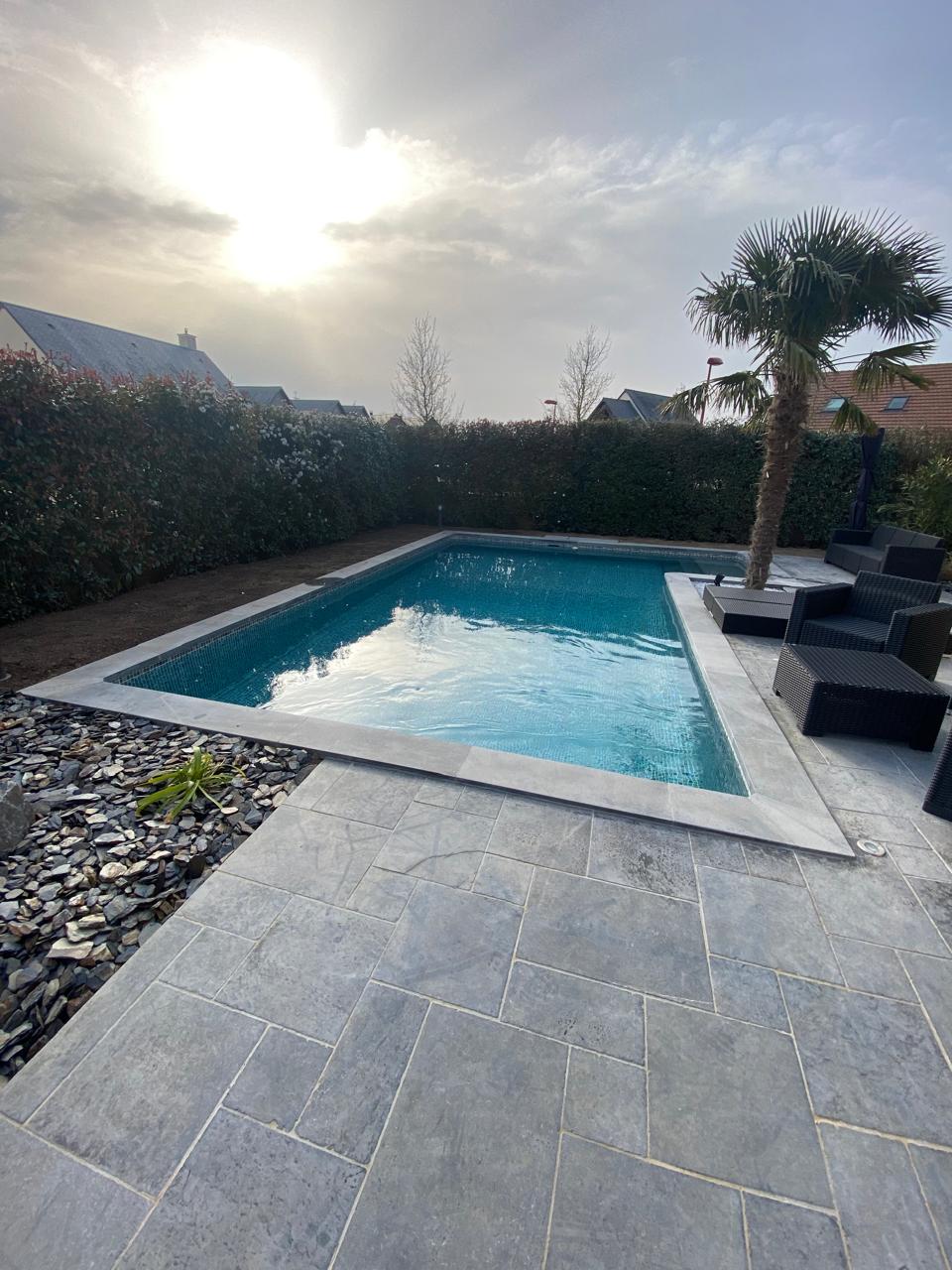 Pool & Play